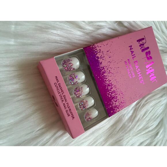 Red Aspen Nail Dashes- Aspen Glitter (short, square pink glitter nails) - Picture 5 of 6